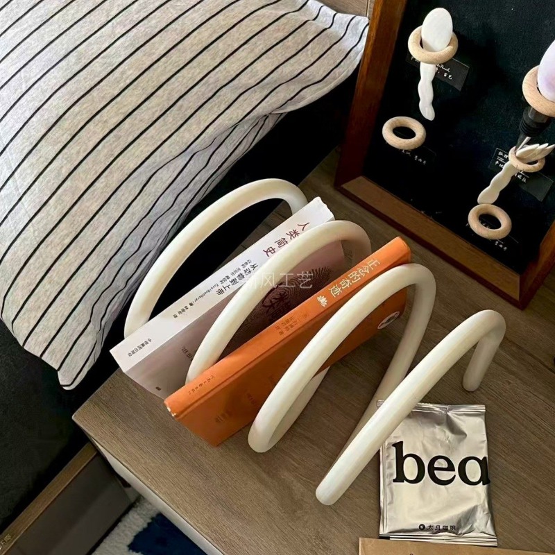 رف مجلات معدني إبداعي بتصميم ب - مراجعة Home Decor Magazine وسعره